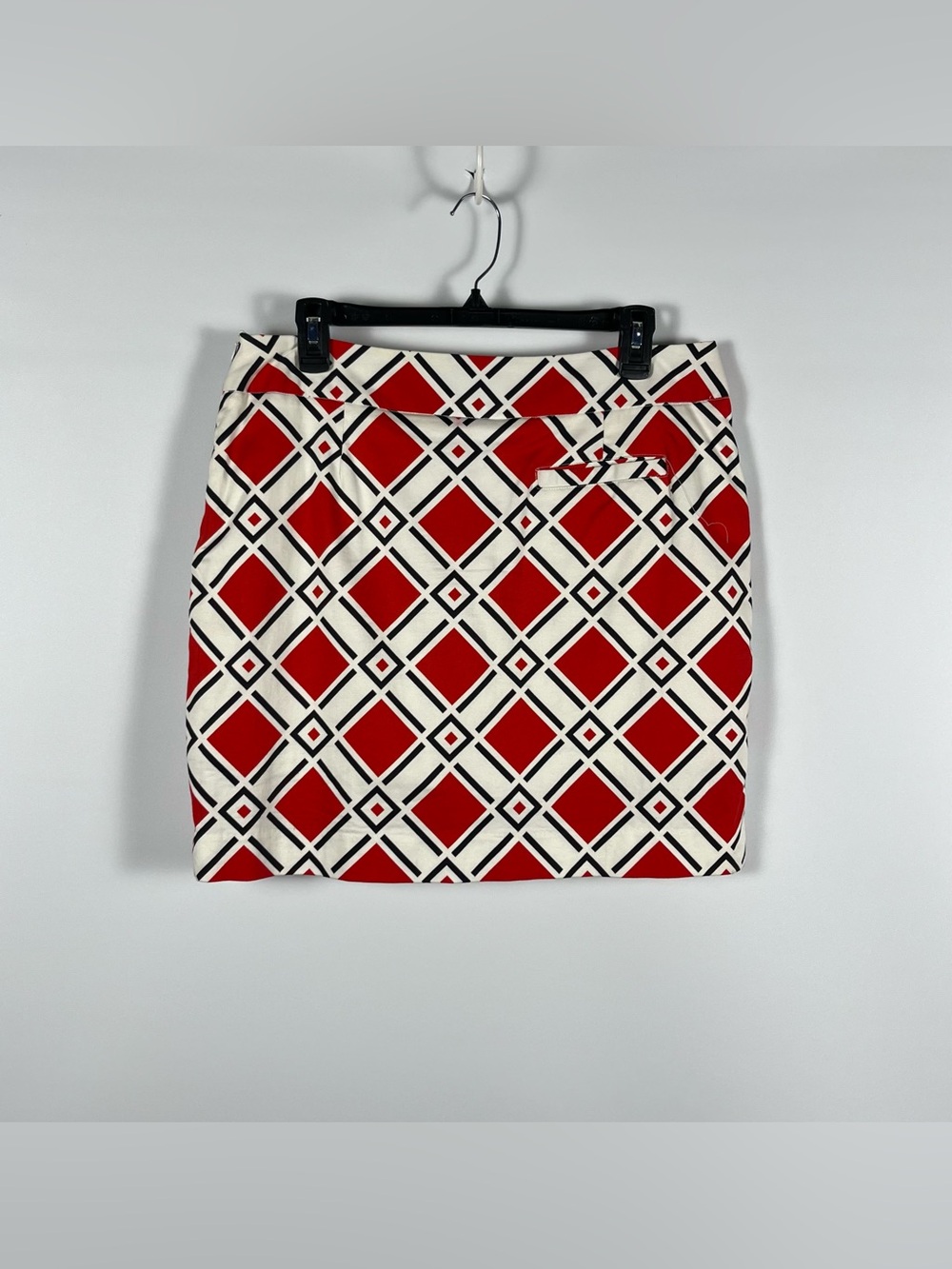 Loudmouth Golf Skort in the "Danger" Pattern Red, White and Black Size 6 - Picture 2 of 7